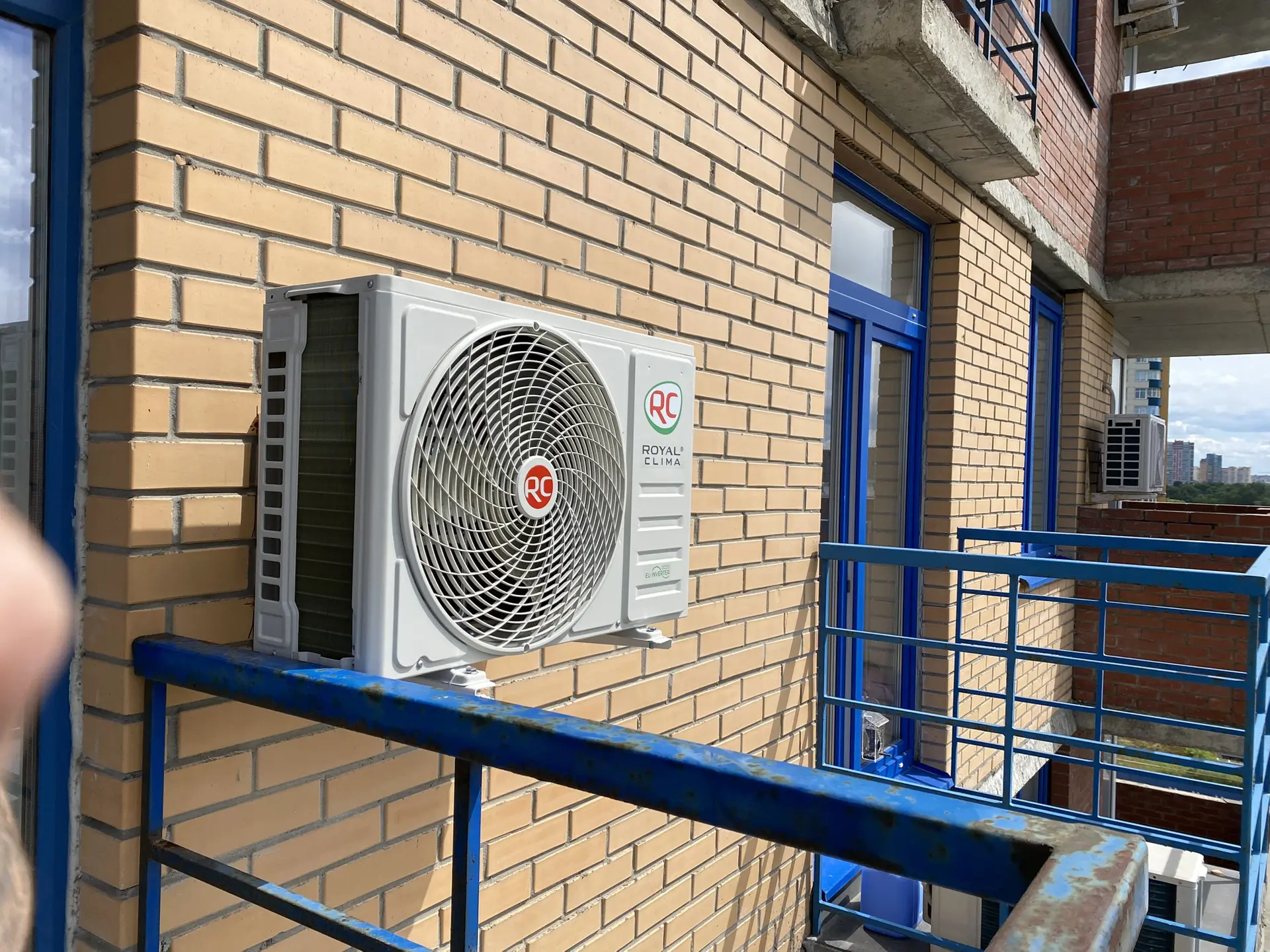Иллюстрация к статье: Монтаж кондиционера Royal Clima